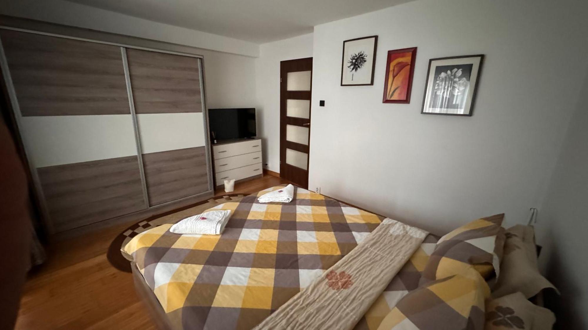 Apartament 3 Camere Otopeni Exteriör bild