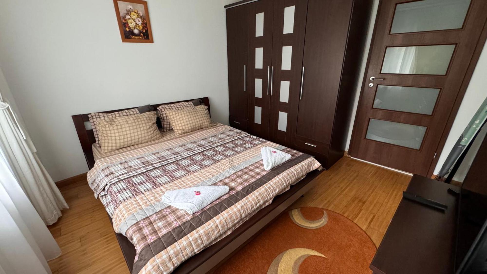Apartament 3 Camere Otopeni Exteriör bild